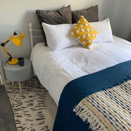 The Hideaway, Calm, Cozy, Dog Friendly Retreat Apartment Челтнъм Екстериор снимка