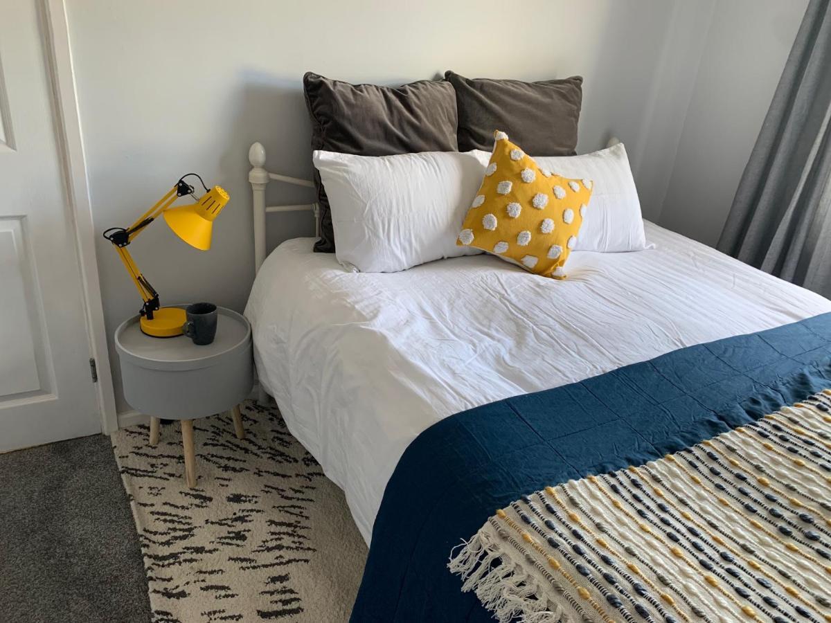 The Hideaway, Calm, Cozy, Dog Friendly Retreat Apartment Челтнъм Екстериор снимка