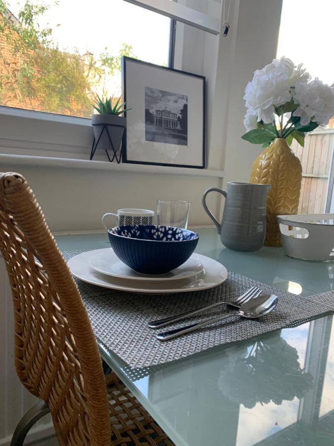 The Hideaway, Calm, Cozy, Dog Friendly Retreat Apartment Челтнъм Екстериор снимка