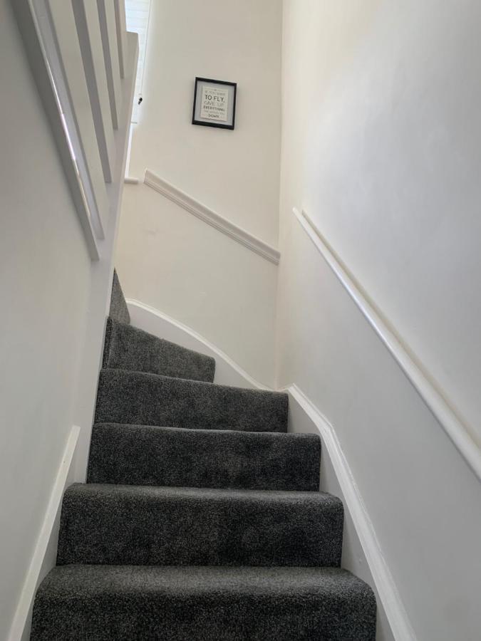 The Hideaway, Calm, Cozy, Dog Friendly Retreat Apartment Челтнъм Екстериор снимка