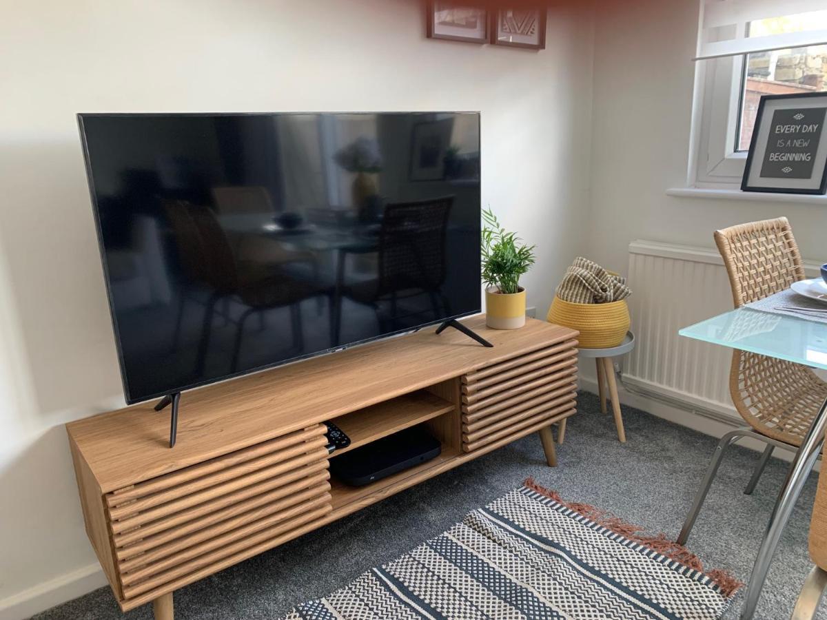 The Hideaway, Calm, Cozy, Dog Friendly Retreat Apartment Челтнъм Екстериор снимка