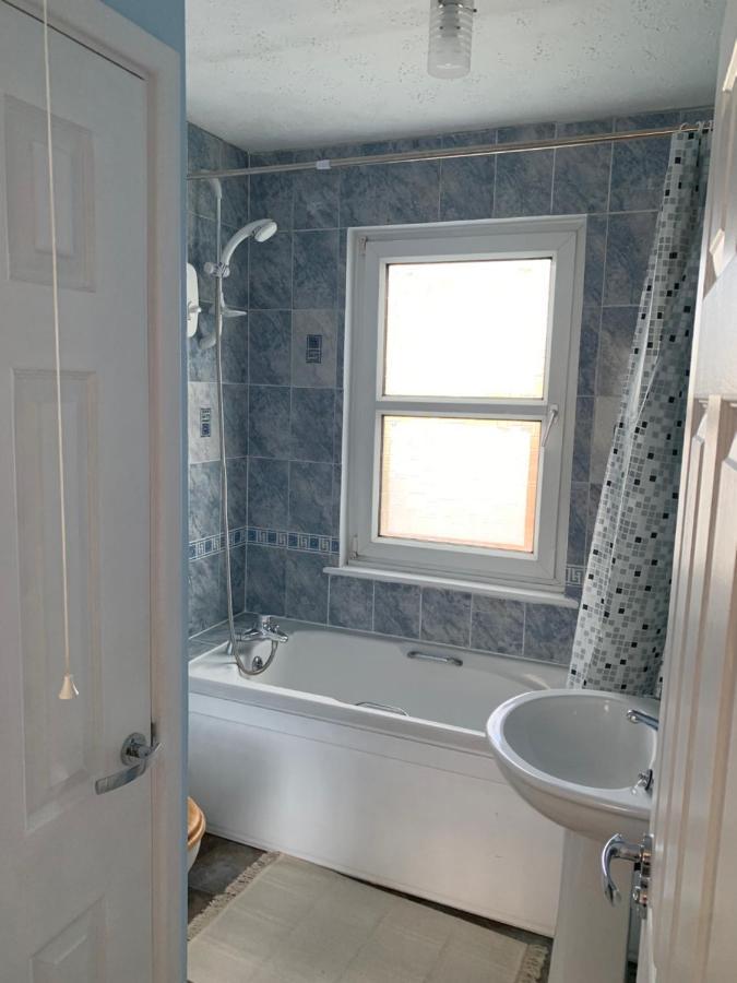 The Hideaway, Calm, Cozy, Dog Friendly Retreat Apartment Челтнъм Екстериор снимка