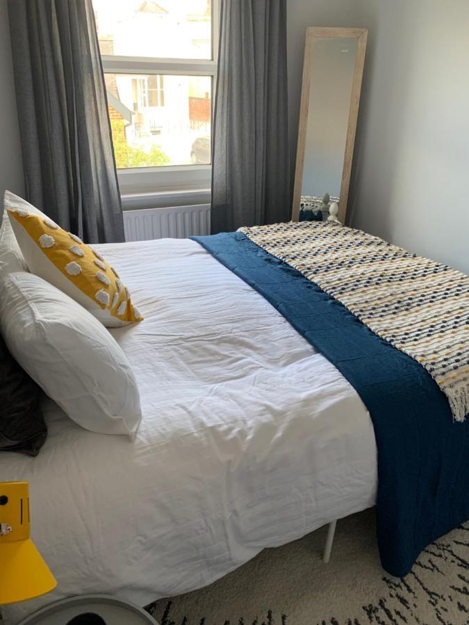 The Hideaway, Calm, Cozy, Dog Friendly Retreat Apartment Челтнъм Екстериор снимка