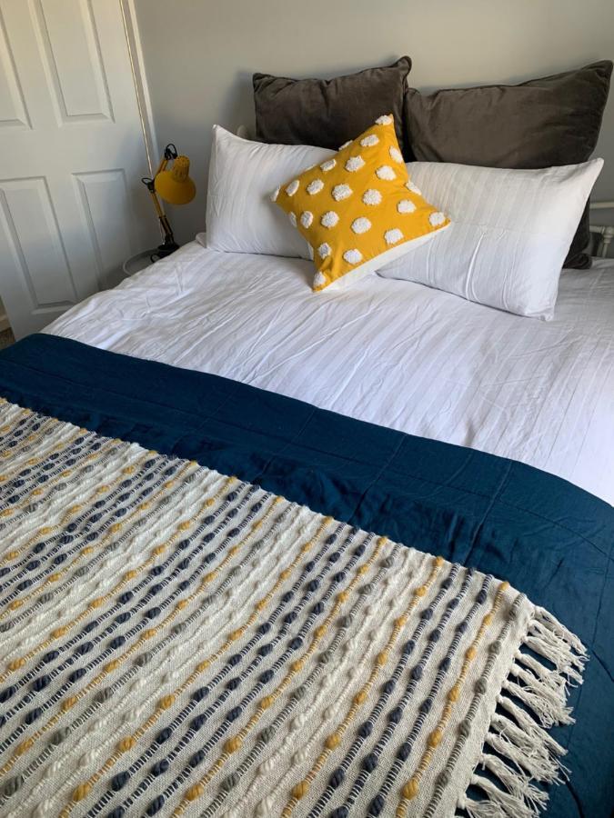 The Hideaway, Calm, Cozy, Dog Friendly Retreat Apartment Челтнъм Екстериор снимка