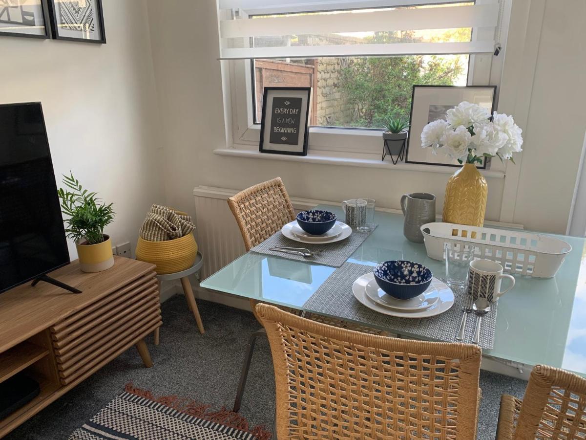 The Hideaway, Calm, Cozy, Dog Friendly Retreat Apartment Челтнъм Екстериор снимка