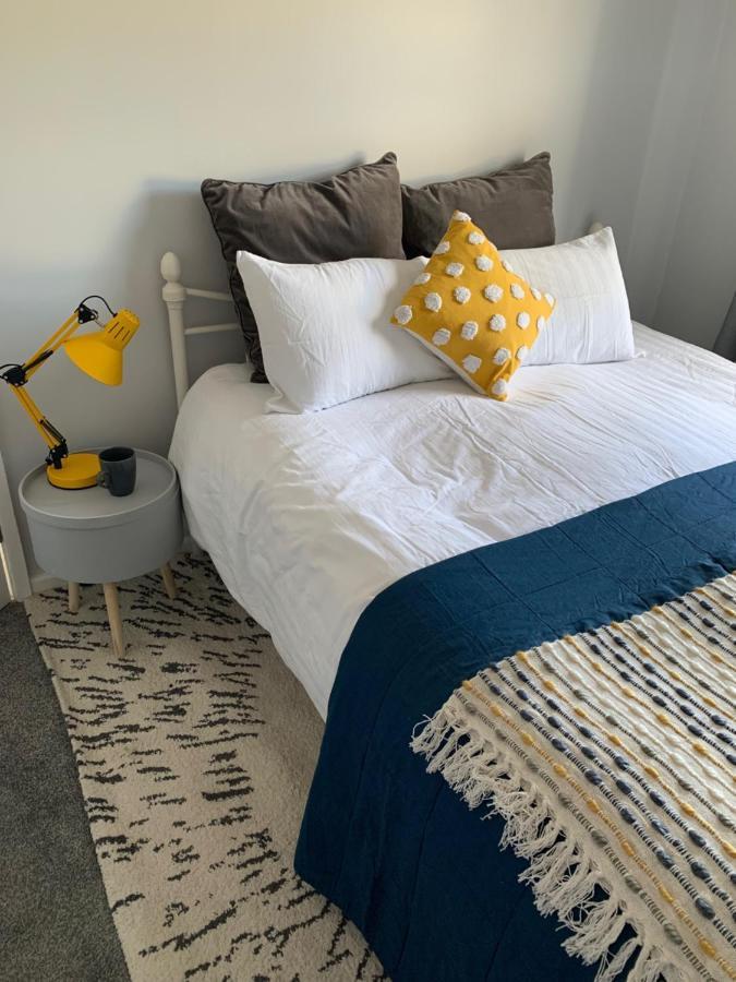 The Hideaway, Calm, Cozy, Dog Friendly Retreat Apartment Челтнъм Екстериор снимка