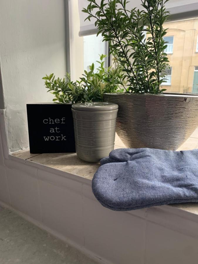The Hideaway, Calm, Cozy, Dog Friendly Retreat Apartment Челтнъм Екстериор снимка