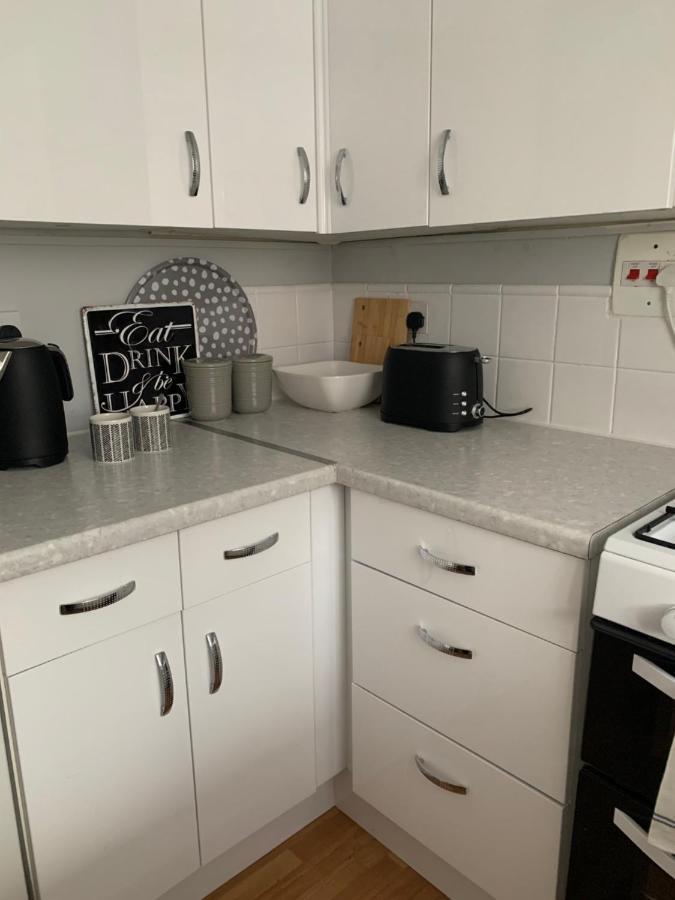 The Hideaway, Calm, Cozy, Dog Friendly Retreat Apartment Челтнъм Екстериор снимка