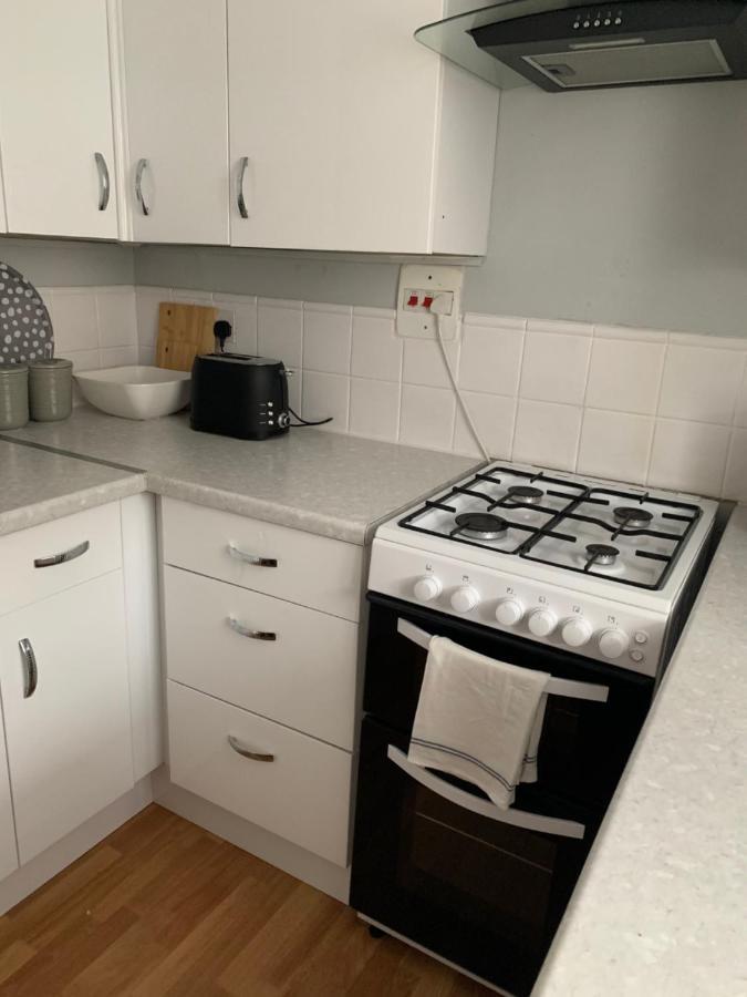 The Hideaway, Calm, Cozy, Dog Friendly Retreat Apartment Челтнъм Екстериор снимка